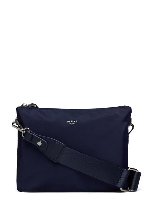 Se Ulrika Nylon Bag, Two Pockets Ulrika Navy ved Booztlet