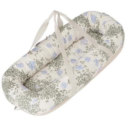 Se garbo&friends Mønstret Babynest I Satin Plumbago | Blå | 0-3 ved Babyshop