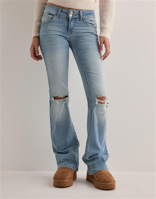 Nelly - Blå - Low Waist Bootcut Flap Pocket Jeans