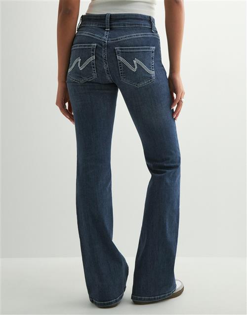 Se Nelly - Blå - Low Waist Bootcut Stitch Jeans ved Nelly