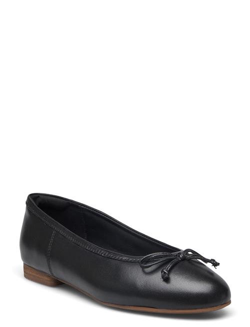 Se Clarks Fawna Lily D Clarks Black ved Booztlet