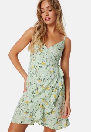 Se BUBBLEROOM Flounce Short Strap Dress Green/Patterned S ved Bubbleroom