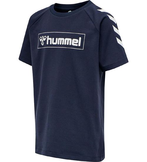 Se Hummel Hummel T-shirt - hmlBOX - Navy ved KidsWorld