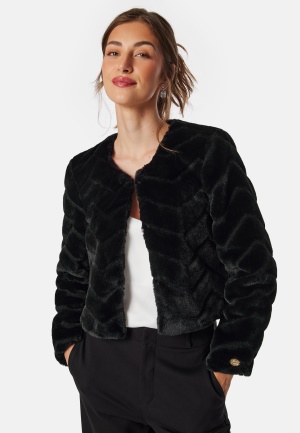 Se Chiara Forthi Diva Party Faux Fur Black 46 ved Bubbleroom