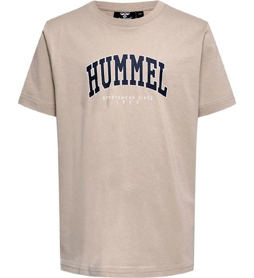 Se Hummel Hummel T-shirt - HmlFast - Bombay Brown ved KidsWorld