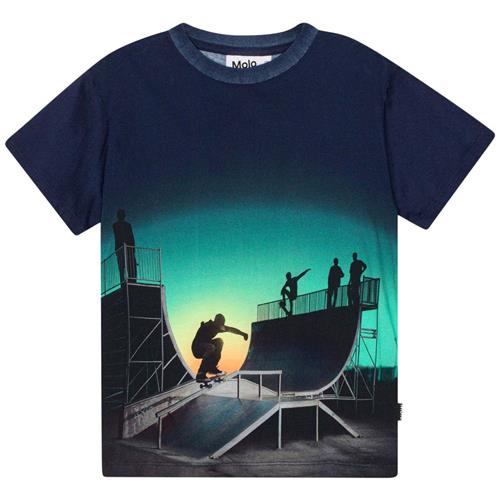 Se Molo GOTS Rame T-shirt Halfpipe Universe | Marine blå | 116 cm ved Babyshop