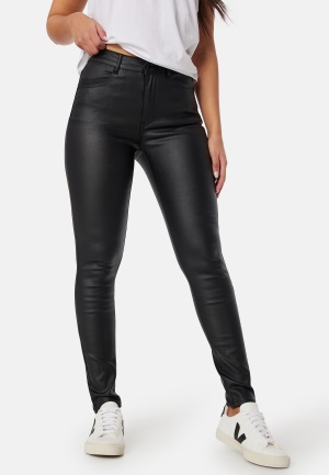 Se BUBBLEROOM High Waist Slim Coated Jeans  Black 38 ved Bubbleroom