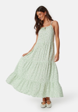 Se BUBBLEROOM Viscose Strap dress Green/Patterned M ved Bubbleroom