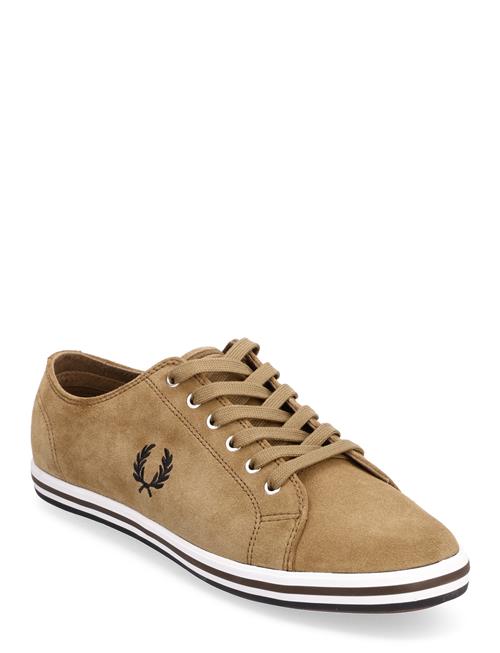 Se Fred Perry Kingston Suede Fred Perry Khaki ved Booztlet