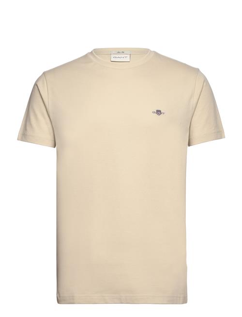 Se GANT Slim Pique Ss T-Shirt GANT Beige ved Booztlet