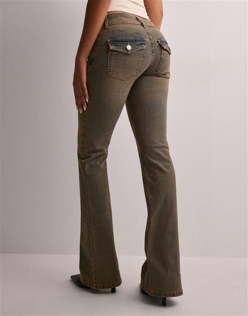 Se Nelly - Blå - Low Waist Bootcut Flap Pocket Jeans ved Nelly