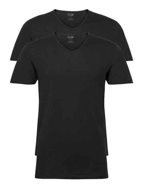 Se PUMA Puma Basic 2P V-Neck PUMA Black ved Booztlet