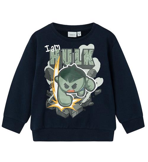 Se Name It Name It Sweatshirt - NmmAlstair Hulk - Dark Sapphire ved KidsWorld