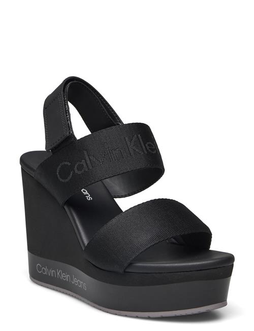 Se Calvin Klein Wedge Sandal Webbing In Mr Calvin Klein Black ved Booztlet