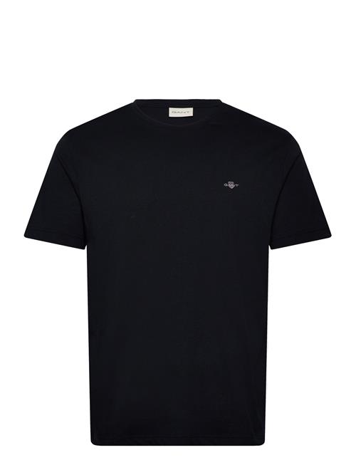 Se GANT Emb Archive Shield Tshirt GANT Black ved Booztlet