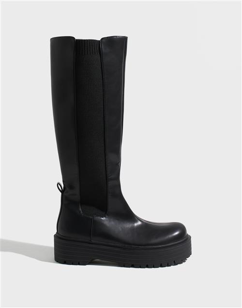 Nelly - Sort - Clean Under Knee Boot