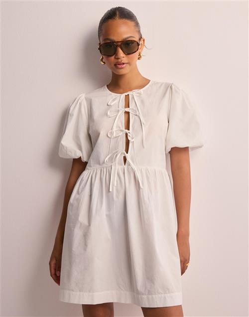 Nelly - Hvid - Bow Puff Sleeve Dress