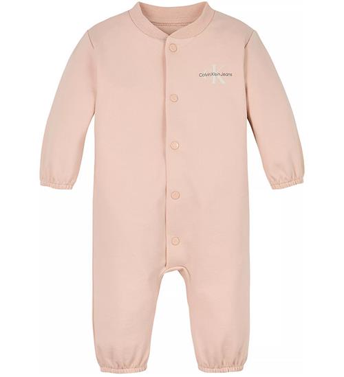 Se Calvin Klein Calvin Klein Heldragt - Monogram - Meringue Blush ved KidsWorld