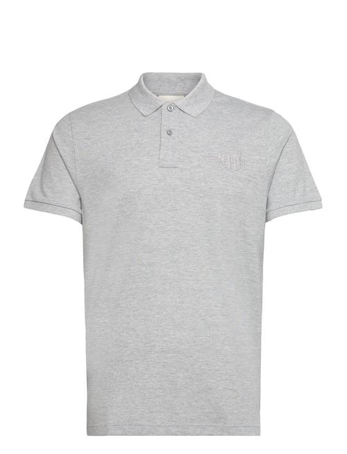 Se GANT Reg Tonal Shield Ss Polo GANT Grey ved Booztlet