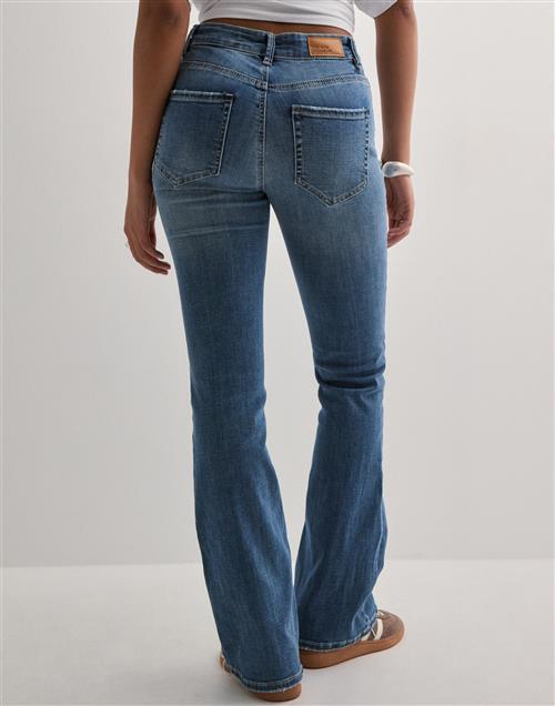 Se Vero Moda - Blå - Vmflash Mr Flared Jeans LI347 Ga No ved Nelly