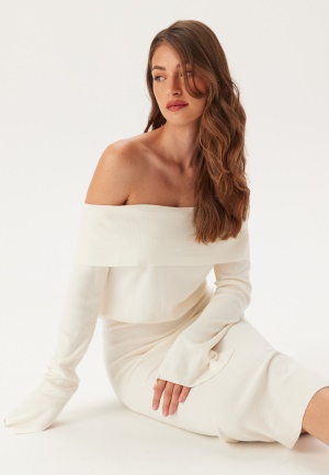 Se BUBBLEROOM Off Shoulder Knitted Midi Dress Offwhite M ved Bubbleroom