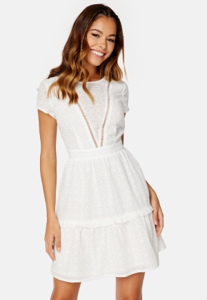 Se Bubbleroom Occasion Frantella Dress White 40 ved Bubbleroom