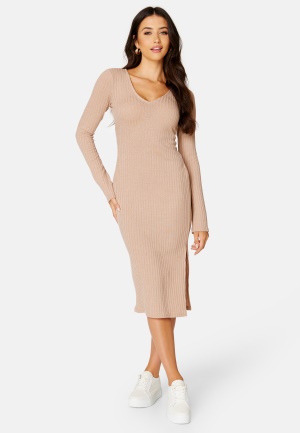 Se BUBBLEROOM Winter deep V-neck dress Beige XL ved Bubbleroom