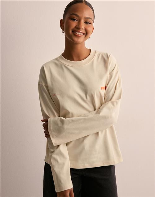 Se Woodbird - Beige - WBJouls 8410 L/S Tee ved Nelly