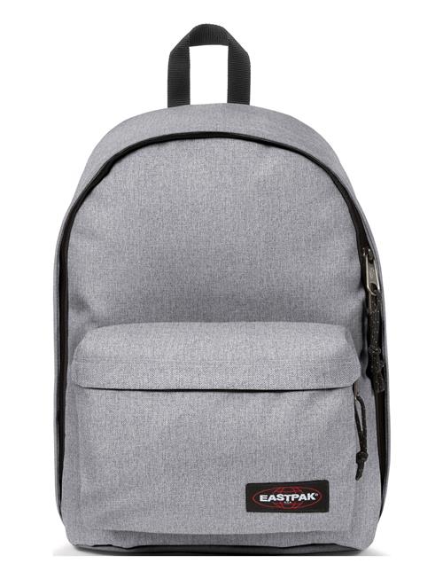 Se Eastpak Out Of Office Eastpak Grey ved Booztlet