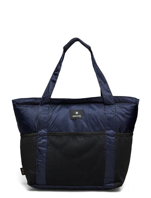 Se SNOW PEAK Pocketable Tote Bag SNOW PEAK Navy ved Booztlet