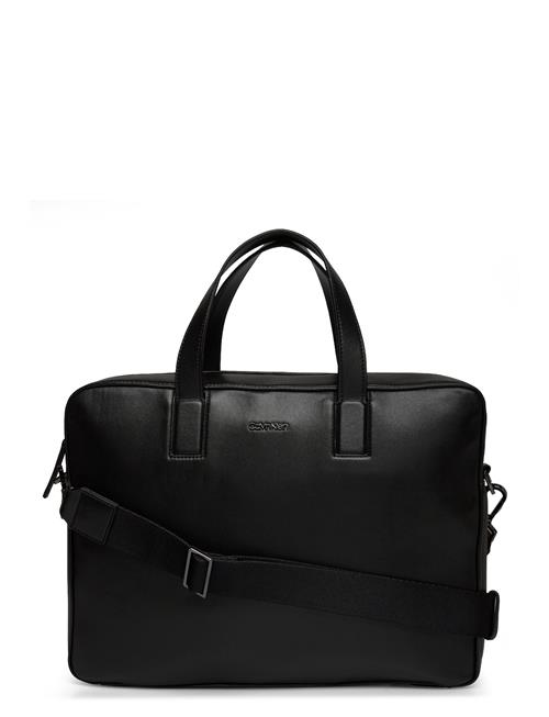 Se Calvin Klein Line Quilt Pu Laptop Bag Calvin Klein Black ved Booztlet