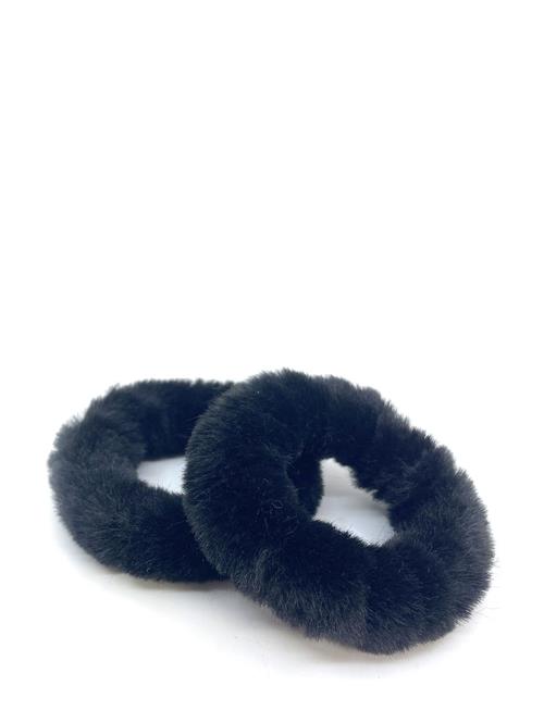 Se Pipol's Bazaar Furry Scrunchie 2 Pcs Pipol's Bazaar Black ved Booztlet