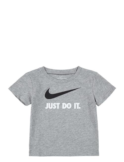 Se Nike Nike "Just Do It" Tee Nike Grey ved Booztlet