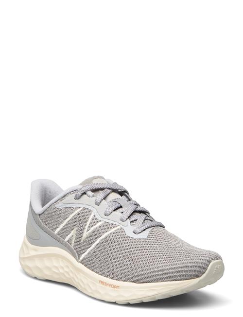 Se New Balance Fresh Foam Arishi V4 New Balance Grey ved Booztlet