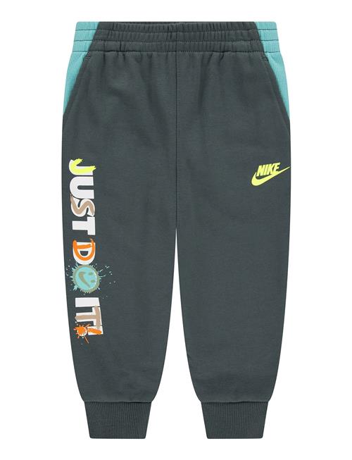 Se Nike Nike Sportswear Express Yourself Pants Nike Green ved Booztlet