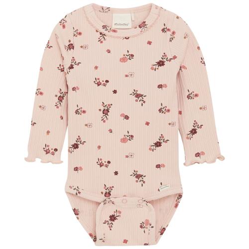 Se Minymo AOP Rib Babybody Sepia Rose | Lyserød | 56 cm ved Babyshop