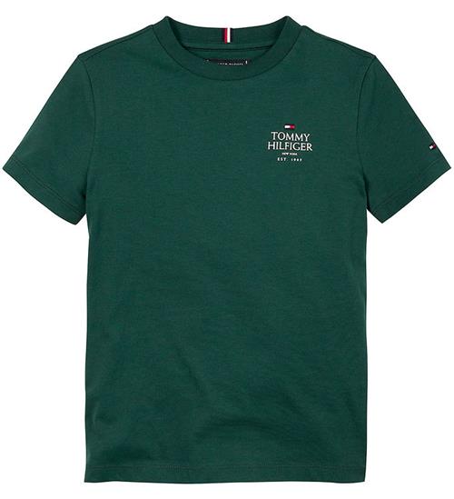 Se Tommy Hilfiger T-shirt - TH Logo Puff - Ornamental Green ved KidsWorld