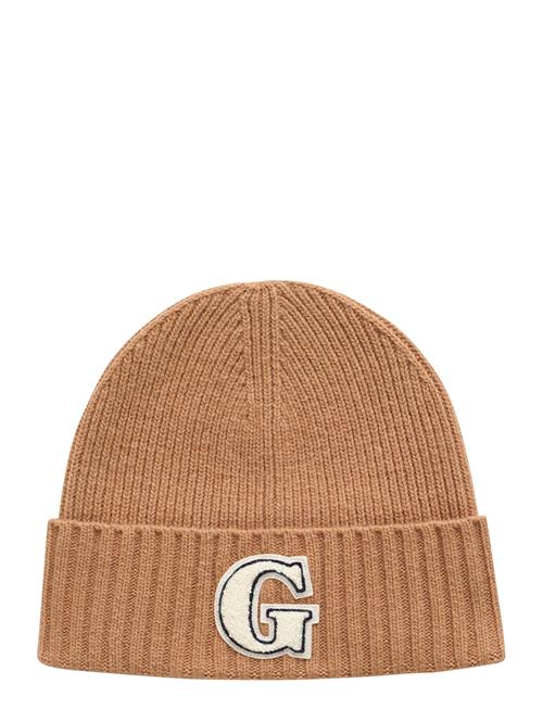 Se GANT G Badge Beanie Beanie GANT Brown ved Booztlet