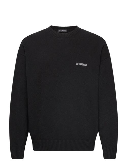 Se HAN Kjøbenhavn Logo Relaxed Knit Sweater HAN Kjøbenhavn Black ved Booztlet