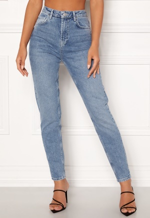 Se Pieces Leah Mom HW Ankle Jeans Light Blue Denim XS ved Bubbleroom