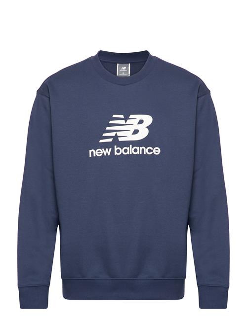 Se New Balance Sport Essentials French Terry Logo Crew New Balance Navy ved Booztlet