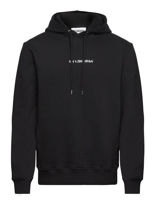 Se HAN Kjøbenhavn Graphic Font Regular Hoodie HAN Kjøbenhavn Black ved Booztlet