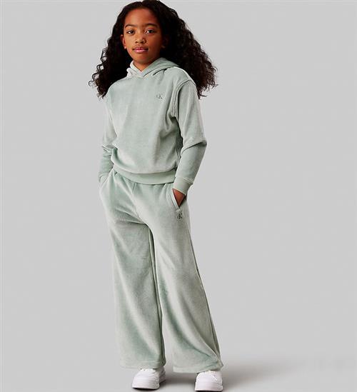 Se Calvin Klein Calvin Klein Sæt - Bukser/Hættetrøje - Fløjlsvelour - Jadeite ved KidsWorld