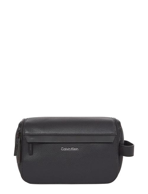 Se Calvin Klein Ck Must Washbag W/Hanger Calvin Klein Black ved Booztlet