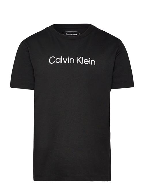 Se Calvin Klein Inst. Logo Ss T-Shirt Calvin Klein Black ved Booztlet