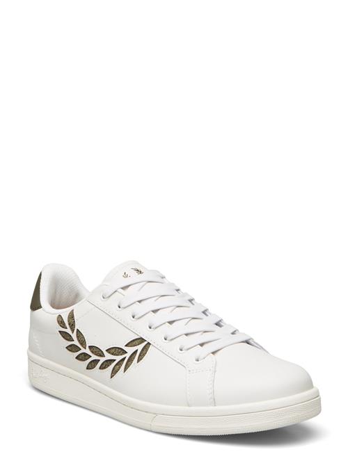 Se Fred Perry B721 Leather / Branded Fred Perry Cream ved Booztlet