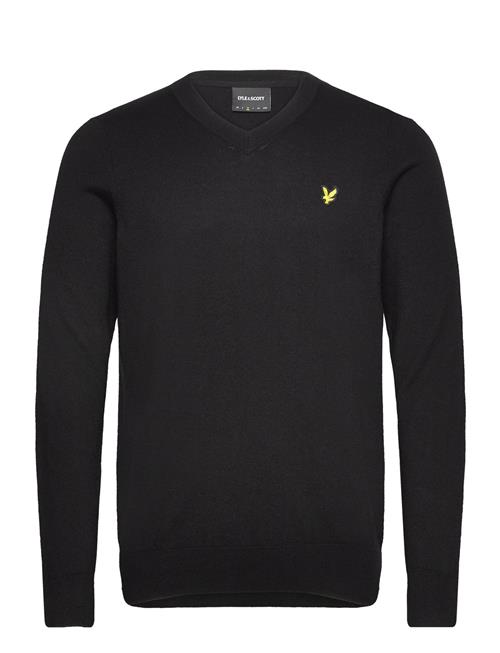 Se Lyle & Scott Cotton Merino V Neck Jumper Lyle & Scott Black ved Booztlet