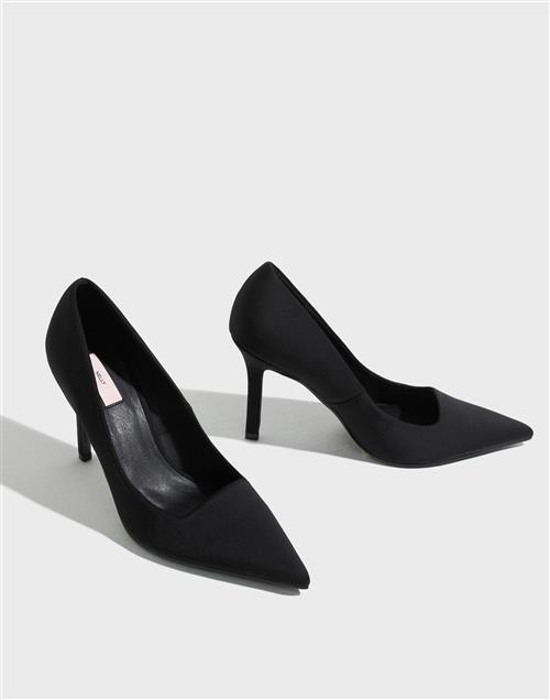 Se Nelly - Sort - Classic High Pump ved Nelly