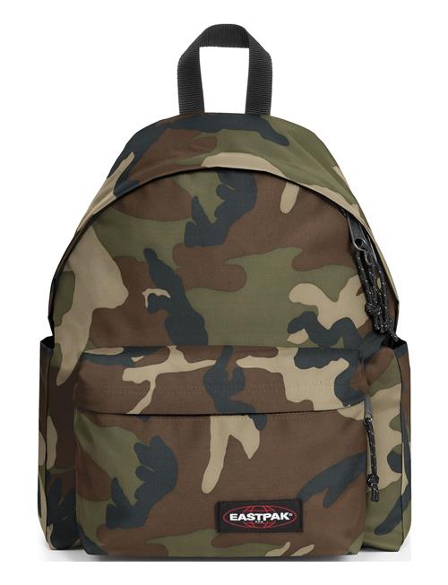 Se Eastpak Day Pak'r Eastpak Khaki ved Booztlet