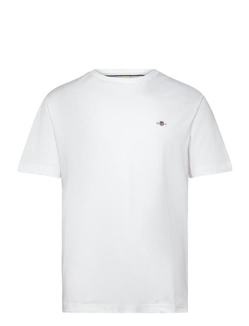 Se GANT Emb Archive Shield Tshirt GANT White ved Booztlet